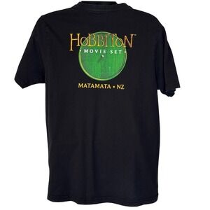 Biz Collection Hobbiton Movie Set Matamata NZ Graphic T-Shirt Men's Large Black
